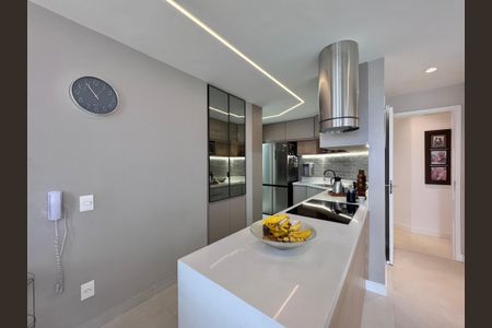 Apartamento à venda com 220m², 4 quartos e 4 vagasCozinha