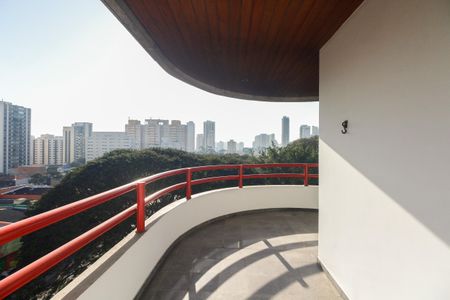 Apartamento para alugar com 244m², 4 quartos e 3 vagas Apartamento para alugar com 244m², 4 quartos e 3 vagasVaranda