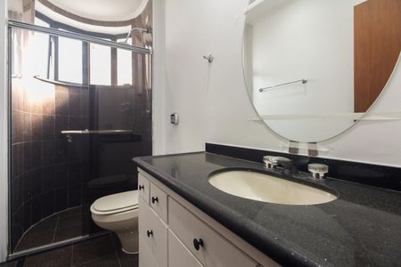 Apartamento para alugar com 244m², 4 quartos e 3 vagas Apartamento para alugar com 244m², 4 quartos e 3 vagasBanheiro Suíte 2