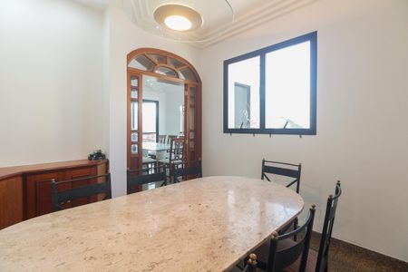 Apartamento para alugar com 244m², 4 quartos e 3 vagas Apartamento para alugar com 244m², 4 quartos e 3 vagasSala de Jantar