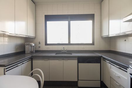 Apartamento para alugar com 244m², 4 quartos e 3 vagas Apartamento para alugar com 244m², 4 quartos e 3 vagasCozinha
