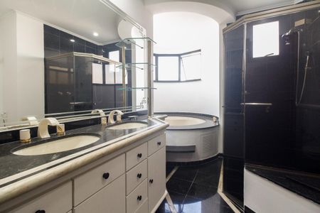 Apartamento para alugar com 244m², 4 quartos e 3 vagas Apartamento para alugar com 244m², 4 quartos e 3 vagasBanheiro Suíte 3