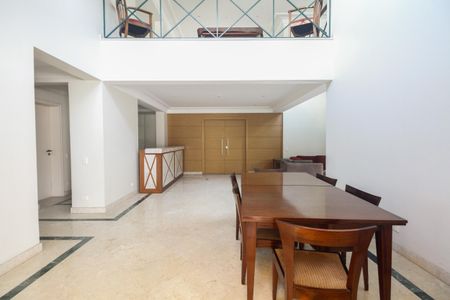 Apartamento para alugar com 244m², 4 quartos e 3 vagas Apartamento para alugar com 244m², 4 quartos e 3 vagasÁrea comum