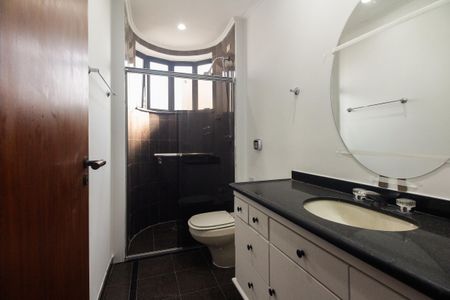 Apartamento para alugar com 244m², 4 quartos e 3 vagas Apartamento para alugar com 244m², 4 quartos e 3 vagasBanheiro Suíte 2