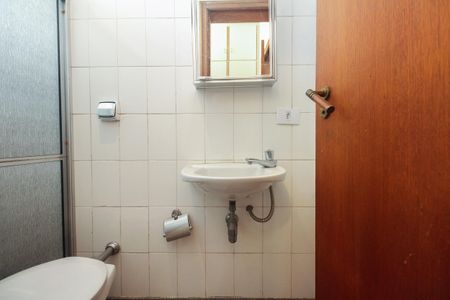 Apartamento para alugar com 244m², 4 quartos e 3 vagas Apartamento para alugar com 244m², 4 quartos e 3 vagas Banheiro de Serviço