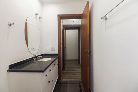 Apartamento para alugar com 244m², 4 quartos e 3 vagas Apartamento para alugar com 244m², 4 quartos e 3 vagasBanheiro Suíte 2