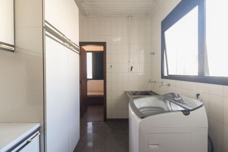 Apartamento para alugar com 244m², 4 quartos e 3 vagas Apartamento para alugar com 244m², 4 quartos e 3 vagasÁrea de Serviço