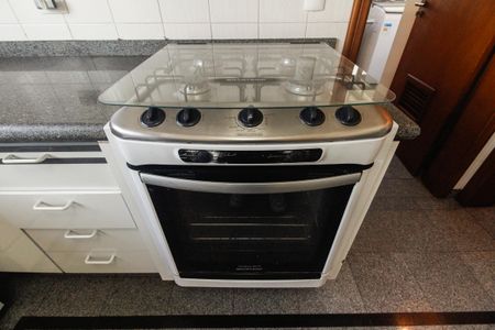 Apartamento para alugar com 244m², 4 quartos e 3 vagas Apartamento para alugar com 244m², 4 quartos e 3 vagasCozinha