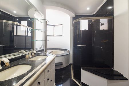 Apartamento para alugar com 244m², 4 quartos e 3 vagas Apartamento para alugar com 244m², 4 quartos e 3 vagasBanheiro Suíte 3