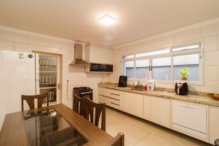 Casa para alugar com 186m², 3 quartos e 3 vagas Casa para alugar com 186m², 3 quartos e 3 vagasCozinha