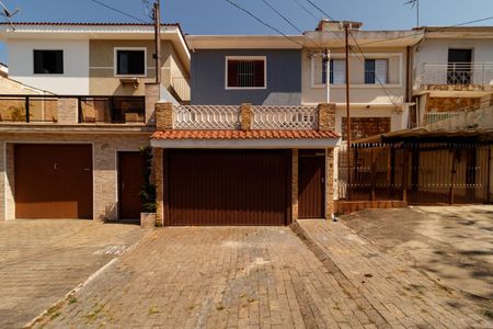 Casa para alugar com 186m², 3 quartos e 3 vagas Casa para alugar com 186m², 3 quartos e 3 vagasFachada