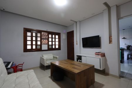 Sala de casa para alugar com 3 quartos, 240m² em Vila Cleonice, São Paulo