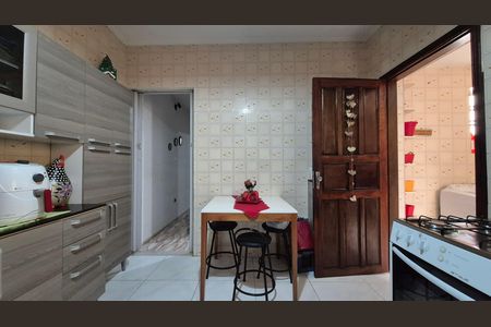 Casa à venda com 250m², 3 quartos e 2 vagas Casa à venda com 250m², 3 quartos e 2 vagasCozinha