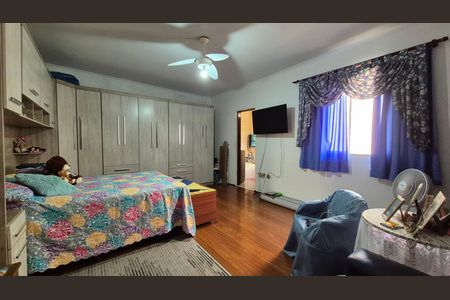 Casa à venda com 250m², 3 quartos e 2 vagas Casa à venda com 250m², 3 quartos e 2 vagasSuíte
