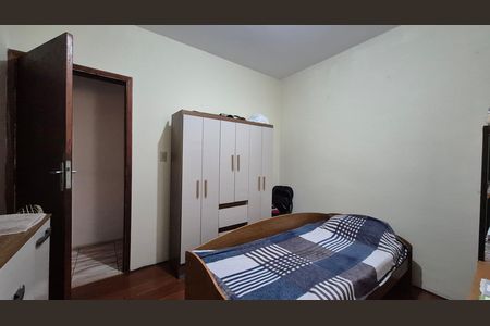 Casa à venda com 250m², 3 quartos e 2 vagas Casa à venda com 250m², 3 quartos e 2 vagasQuarto