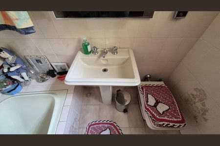 Casa à venda com 250m², 3 quartos e 2 vagas Casa à venda com 250m², 3 quartos e 2 vagasBanheiro da suíte