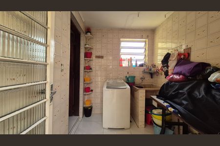 Casa à venda com 250m², 3 quartos e 2 vagas Casa à venda com 250m², 3 quartos e 2 vagasLavanderia