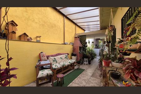 Casa à venda com 250m², 3 quartos e 2 vagas Casa à venda com 250m², 3 quartos e 2 vagasÁrea externa