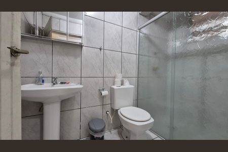 Casa à venda com 250m², 3 quartos e 2 vagas Casa à venda com 250m², 3 quartos e 2 vagasBanheiro de Serviço