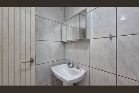 Casa à venda com 250m², 3 quartos e 2 vagas Casa à venda com 250m², 3 quartos e 2 vagasBanheiro de Serviço