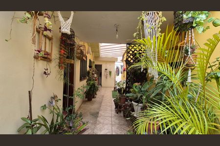 Casa à venda com 250m², 3 quartos e 2 vagas Casa à venda com 250m², 3 quartos e 2 vagasÁrea externa