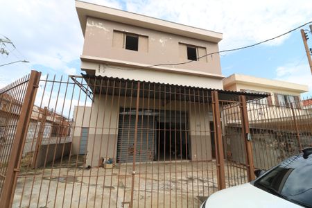 Casa para alugar com 400m², 3 quartos e 4 vagasFachada