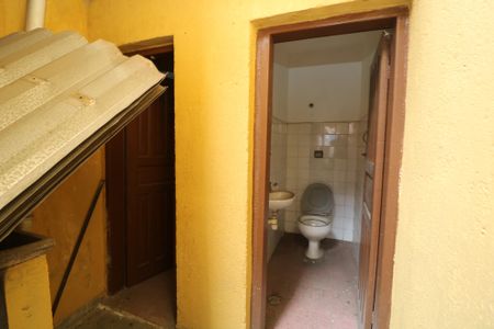 Casa para alugar com 400m², 3 quartos e 4 vagasBanheiro externo