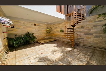 Casa à venda com 200m², 3 quartos e 2 vagasÁrea Externa