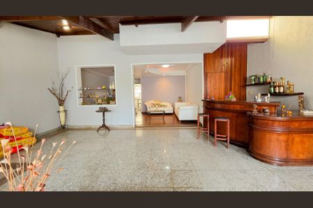 Casa à venda com 200m², 3 quartos e 2 vagasSala