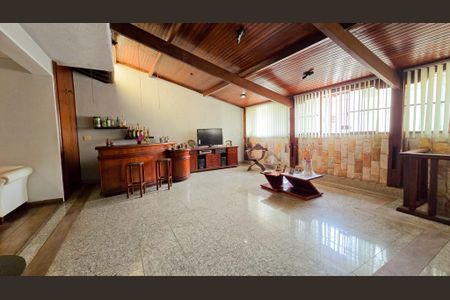 Casa à venda com 200m², 3 quartos e 2 vagasSala