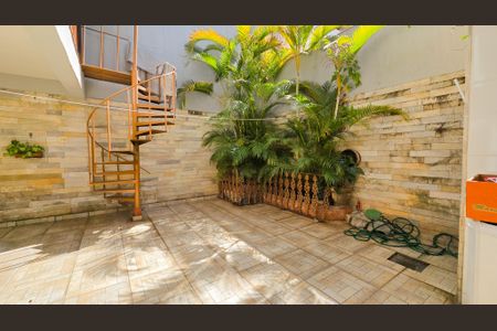 Casa à venda com 200m², 3 quartos e 2 vagasÁrea Externa