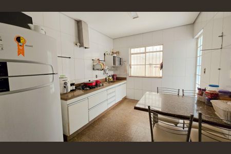 Casa à venda com 200m², 3 quartos e 2 vagasCozinha