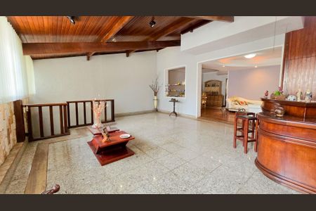 Casa à venda com 200m², 3 quartos e 2 vagasSala