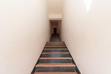 Casa para alugar com 400m², 3 quartos e 5 vagasEscada