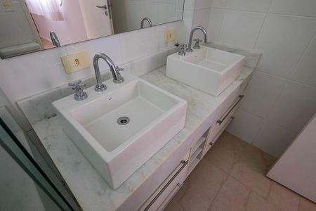 Apartamento para alugar com 132m², 3 quartos e 2 vagasBanheiro da Suíte 2