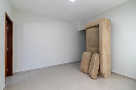 Casa à venda com 80m², 2 quartos e 2 vagasSala