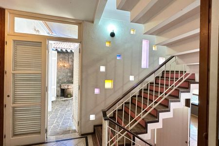 Casa à venda com 500m², 3 quartos e 2 vagasEscada