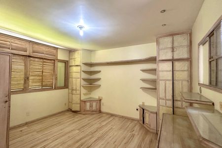 Casa à venda com 500m², 3 quartos e 2 vagasSuíte