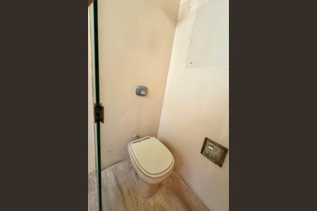 Casa à venda com 500m², 3 quartos e 2 vagasBanheiro da Suíte