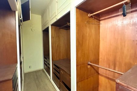 Casa à venda com 500m², 3 quartos e 2 vagasCloset da Suíte