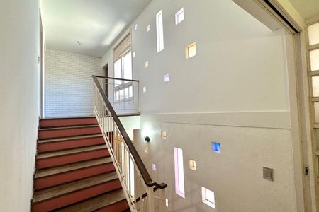 Casa à venda com 500m², 3 quartos e 2 vagasEscada