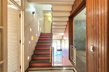 Casa à venda com 500m², 3 quartos e 2 vagasEscada