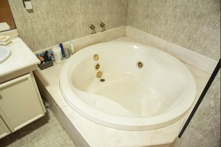 Apartamento à venda com 399m², 4 quartos e 7 vagasBanheiro da Suíte 3