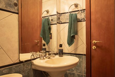 Apartamento à venda com 399m², 4 quartos e 7 vagasBanheiro da Suíte 1