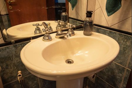 Apartamento à venda com 399m², 4 quartos e 7 vagasBanheiro da Suíte 1