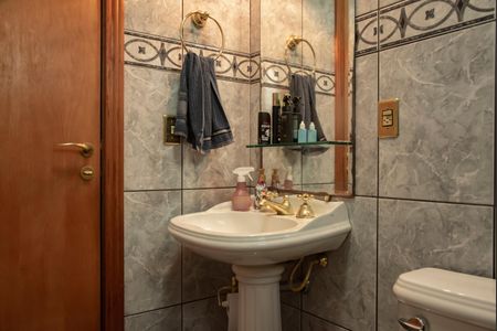 Apartamento à venda com 399m², 4 quartos e 7 vagasBanheiro da Suíte 2