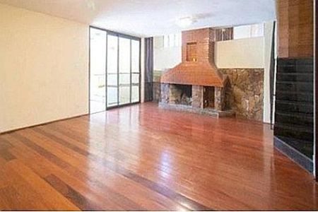 Casa à venda com 3 quartos, 600m² em Vila Sonia, São Paulo