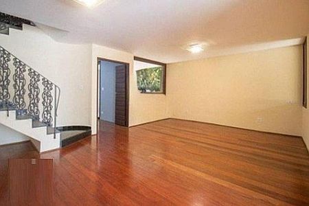 Casa à venda com 3 quartos, 600m² em Vila Sonia, São Paulo