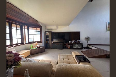 Casa à venda com 4 quartos, 451m² em Badu, Niterói