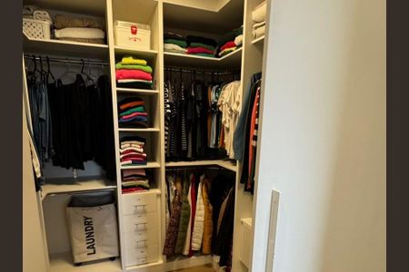 Apartamento à venda com 88m², 2 quartos e 2 vagas Apartamento à venda com 88m², 2 quartos e 2 vagasCloset da suíte